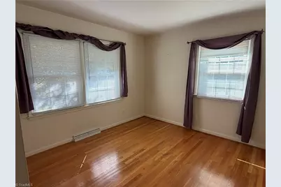 3020 Shady Lawn Drive, Greensboro, NC 27408 - Photo 9