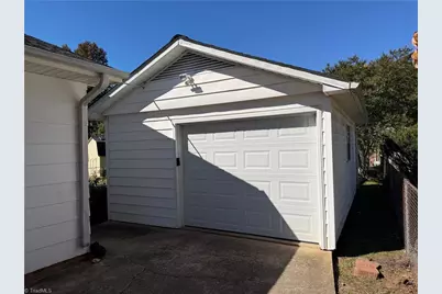 3020 Shady Lawn Drive, Greensboro, NC 27408 - Photo 15