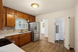 2708 Rockwood Rd, Greensboro, NC 27408 - Photo 9