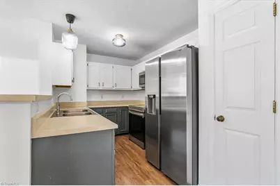 6704 W Friendly Avenue #4E, Greensboro, NC 27410 - Photo 19