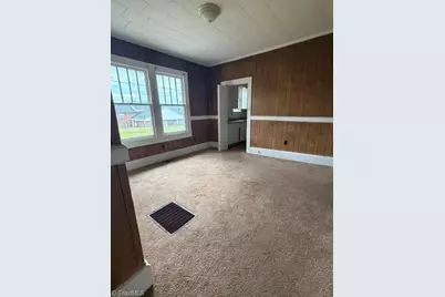 412 Fife Street, Thomasville, NC 27360 - Photo 5