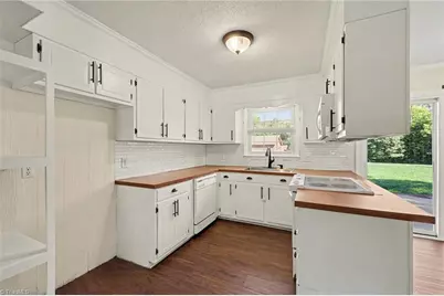 7021 Old Valley School Road, Kernersville, NC 27284 - Photo 9