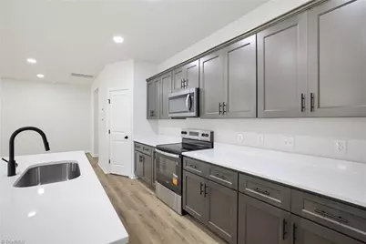 906 Twyckenham Drive, Greensboro, NC 27408 - Photo 11
