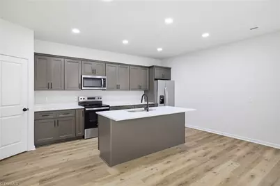 906 Twyckenham Drive, Greensboro, NC 27408 - Photo 9