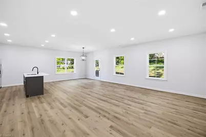 906 Twyckenham Drive, Greensboro, NC 27408 - Photo 5