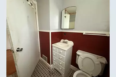 1660 W Lexington Avenue, High Point, NC 27262 - Photo 7