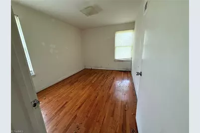 1660 W Lexington Avenue, High Point, NC 27262 - Photo 13