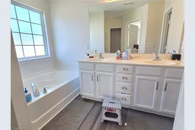 2729 Quail Oaks Drive, Greensboro, NC 27405 - Photo 25