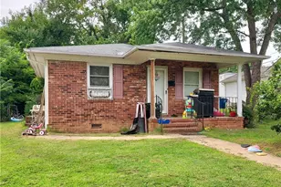 206 Lamberth St, Reidsville, NC 27320 - Photo 1