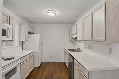7149 W Friendly Avenue #D, Greensboro, NC 27410 - Photo 15