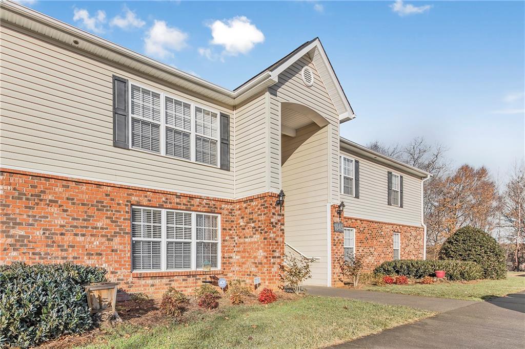 1845 Crest Hollow Dr 103, Winston Salem, NC 27127 MLS 1092677