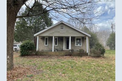 610 W Lee Avenue, Yadkinville, NC 27055 - Photo 1