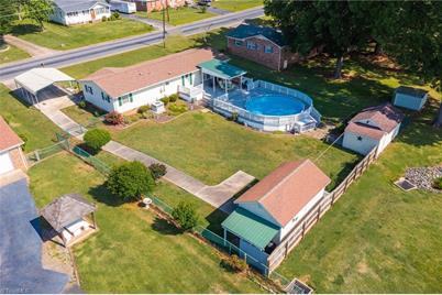 105 N 13th Avenue, Mayodan, NC 27027 - Photo 1