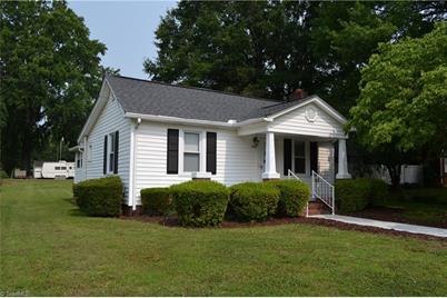 406 N 4th Avenue, Mayodan, NC 27027 - Photo 1