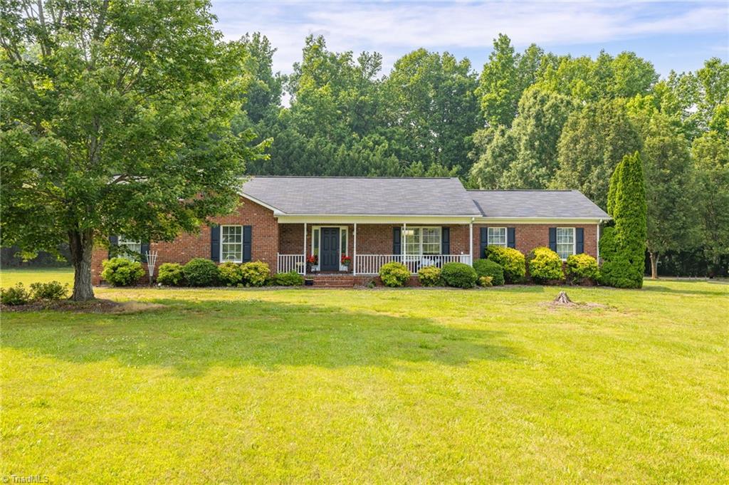 1407 Oak Ridge Rd A, Kernersville, NC 27284 MLS 1108194 Coldwell