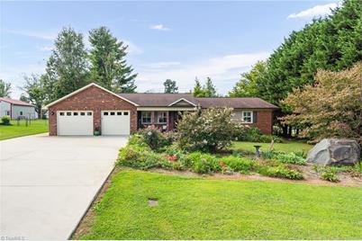 7263 Kingston Road, Thomasville, NC 27360 - Photo 1