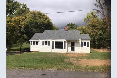 110 New Street, Mount Airy, NC 27030 - Photo 1