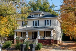 512 Maple Ave, Burlington, NC 27215 - Photo 1