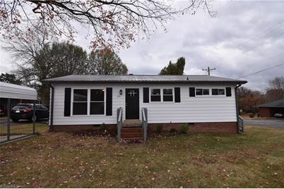 901 Sunrise Avenue, Thomasville, NC 27360 - Photo 1