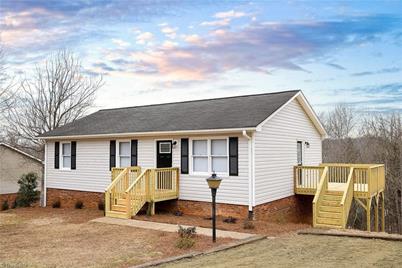 308 Lake Drive 10, Lexington, NC 27292 - Photo 1