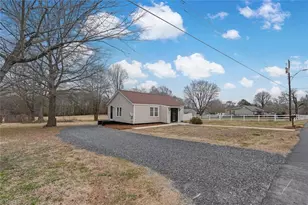 406 S Byrd St, Eden, NC 27288 - Photo 1