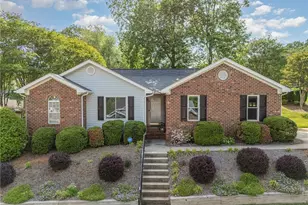 2 Brandywine Cir, Greensboro, NC 27409 - Photo 1