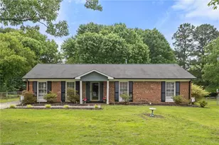 1906 Middlewood Ct, High Point, NC 27265 - Photo 1