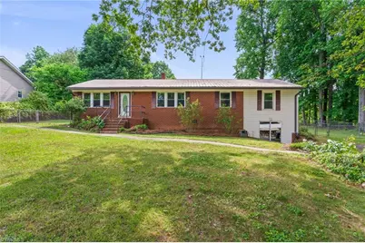 212 Lakeview Drive E, Thomasville, NC 27360 - Photo 1