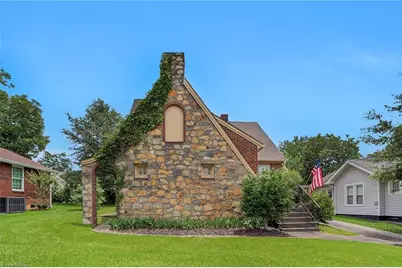 407 Hillcrest Avenue, Burlington, NC 27215 - Photo 1