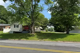 409 W Washington St, Mayodan, NC 27027 - Photo 1