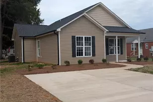 302 W Madison St, Mayodan, NC 27027 - Photo 1