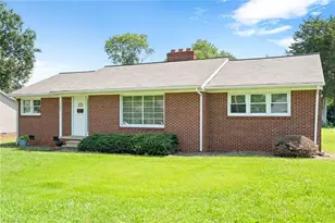 1702 Pinecrest St, Burlington, NC 27215 - Photo 1