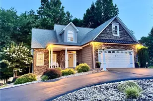 208 Triplett St, Jonesville, NC 28642 - Photo 1