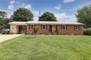 204 Sidney St, Lexington, NC 27295 - Photo 1