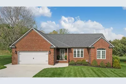 178 E Plantation Circle, Reidsville, NC 27320 - Photo 1