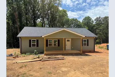 309 N Oakland Avenue, Eden, NC 27288 - Photo 1
