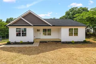 915 Lincoln St, Eden, NC 27288 - Photo 1