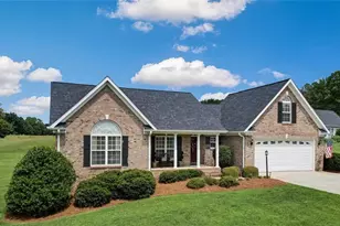 129 Club House Dr, Reidsville, NC 27320 - Photo 1