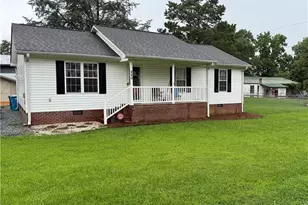 240 Anderson St, Denton, NC 27239 - Photo 1