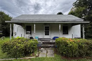 543 Oakdale Rd, Jamestown, NC 27282 - Photo 1