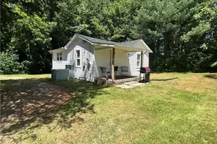 129 Walnut St, Yadkinville, NC 27055 - Photo 1