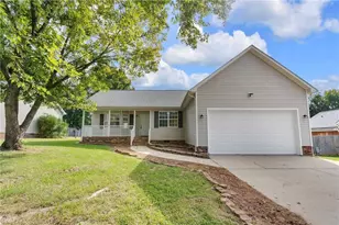 21 Oak Meadow Ln, Thomasville, NC 27360 - Photo 1