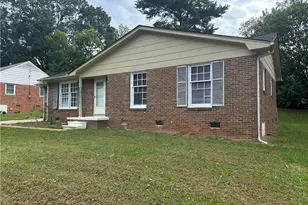 219 Foxcroft Dr, Winston-Salem, NC 27103 - Photo 1