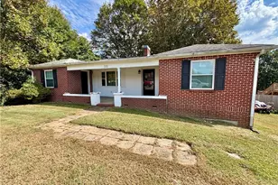 522 Butler St, Pilot Mountain, NC 27041 - Photo 1