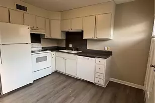 32 Forsyth St, Thomasville, NC 27360 - Photo 1