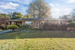 308 Edwards Pl, Jamestown, NC 27282 - Photo 1