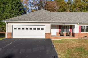 261 S Boyles St, Pilot Mountain, NC 27041 - Photo 1