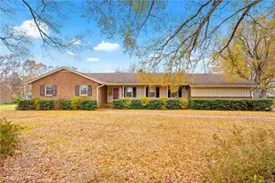 3105 Maple Ave, Burlington, NC 27215 - Photo 1