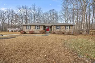 1625 Robinhood Dr, Burlington, NC 27217 - Photo 1