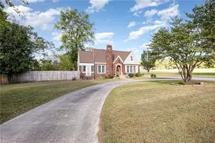 827 Shell Rd, Thomasville, NC 27360 - Photo 1